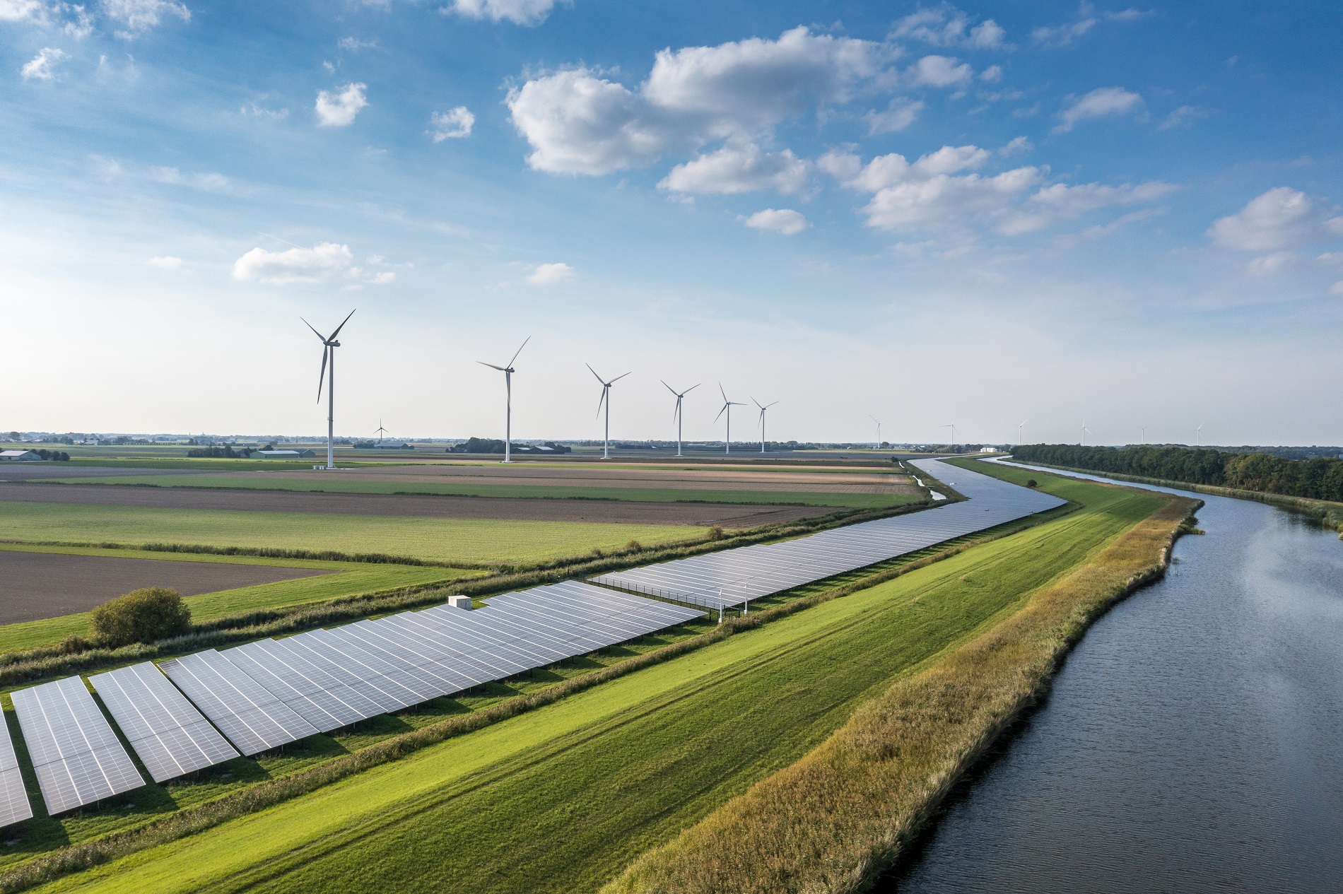 pv-carport-Nachhaltige-Energieversorgung-fuer-Unternehmen-effiziente-Loesungen-mit-Photovoltaik