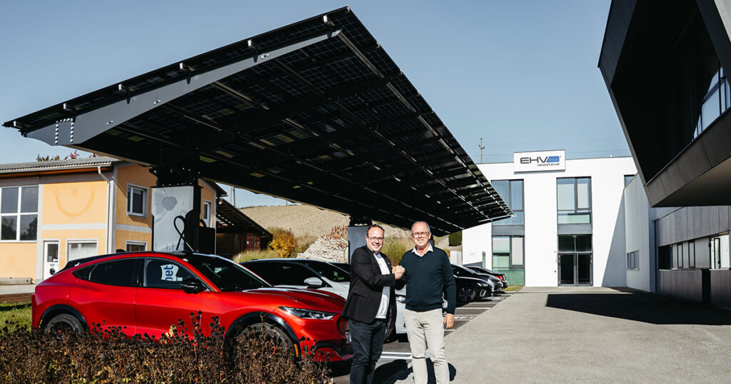 Blog PV-Carport mit öffentlicher Ladeinfrastruktur - Nachhaltiges Laden mit sauberem Strom - EHV Group
