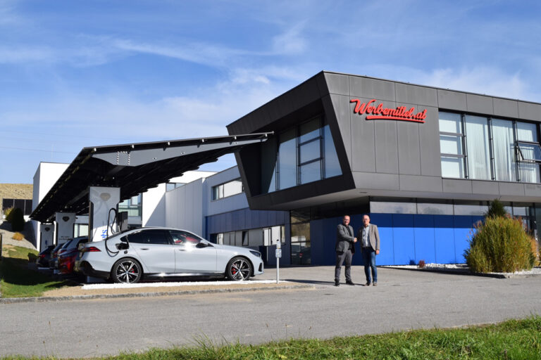 carport-pv.at - PV Carport mit 6 Ladestationen Voltwing C5 in Kallham